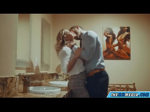 ❤️ כשבלונדינית חזה מפתה אותך בשירותים ציבוריים ️❌ סרטון מזוין ב-iw.hentaisaturn.ru ❌️❤